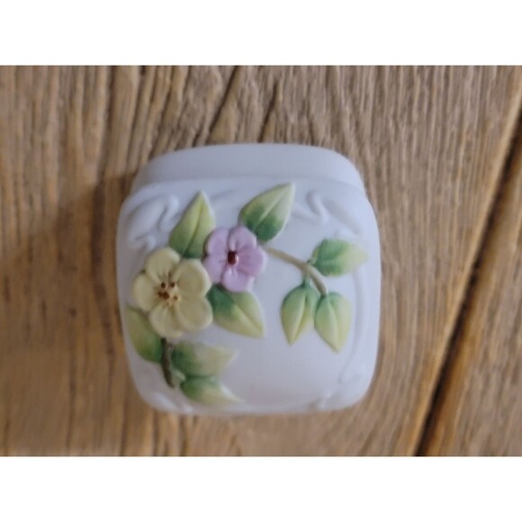 Norcrest Porcelain Trinket Box - Picture 1 of 6